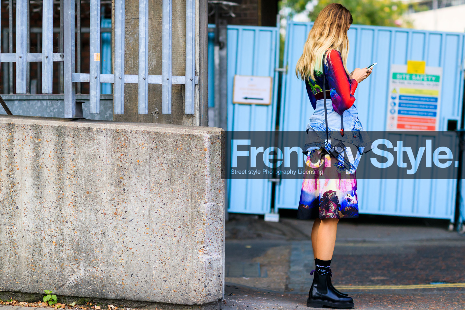 atmosphere details, black shoes, blue denim, denim jacket, fashion week, frenchystyle, full length, FW, horizontal, jonathan paciullo, leather shoes, LFW, LONDON, multicolor dress, printed dress, SPRING SUMMER 2018, SS 18, street style, tied up jacket, veronika heilbrunner