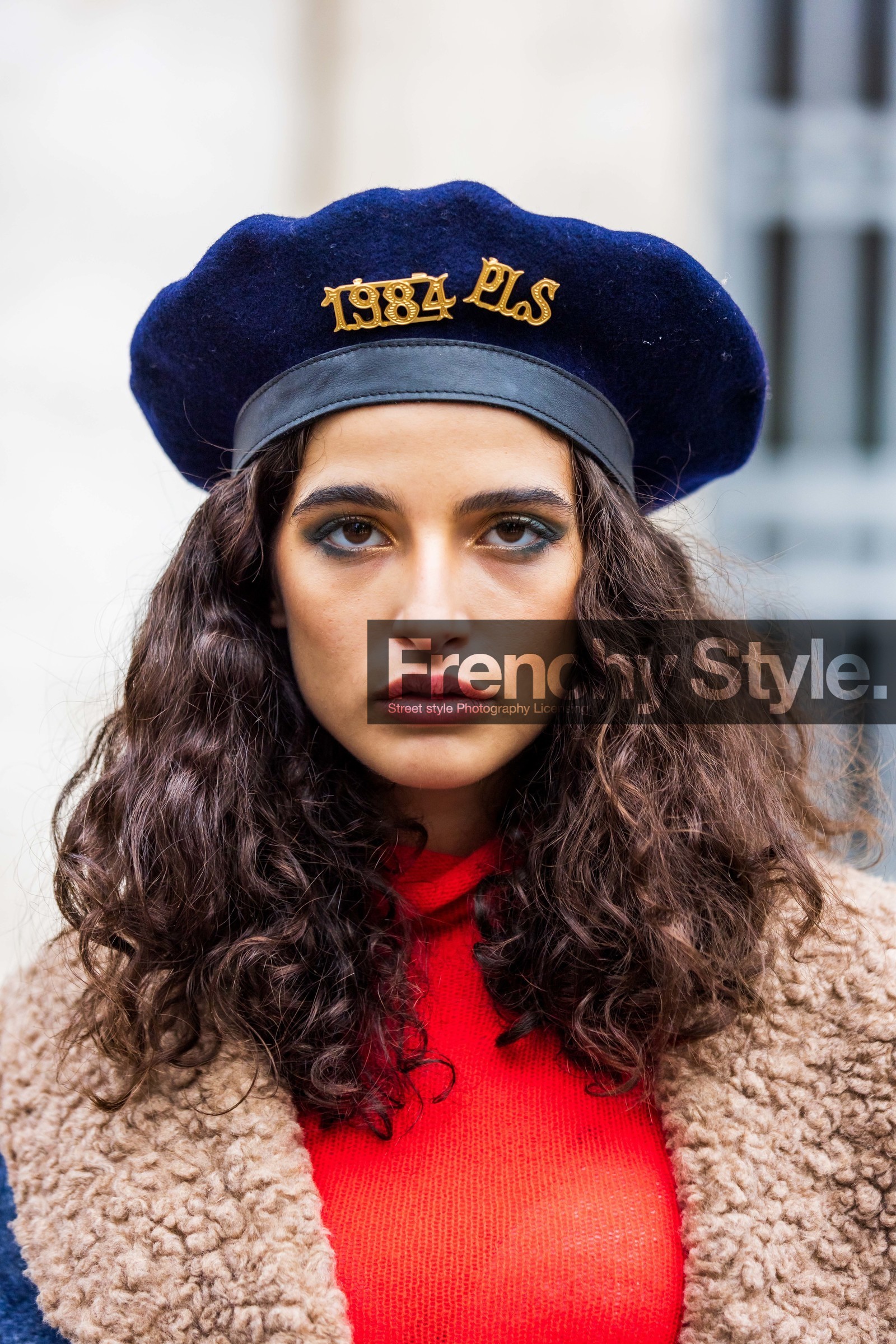 beret, blue beret, Chiara Celsi, close up, curly hair, dark eyeshadow, detail, eyeshadow, hairstyle, makeup detail, red turtleneck, fashion week, frenchystyle, FW, jonathan paciullo, street style, SPRING SUMMER 2022, SS 22, MFW, MILAN, vertical, atmosphere details