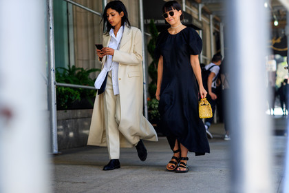 atmosphere details, beige jacket, beige pants, black dress, black shoes, clara cornet, céline, fashion week, frenchystyle, full length, FW, horizontal, jonathan paciullo, leather bag, leather shoes, NEW YORK, NYFW, SPRING SUMMER 2018, SS 18, straw bag, street style, white shirt, yellow bag