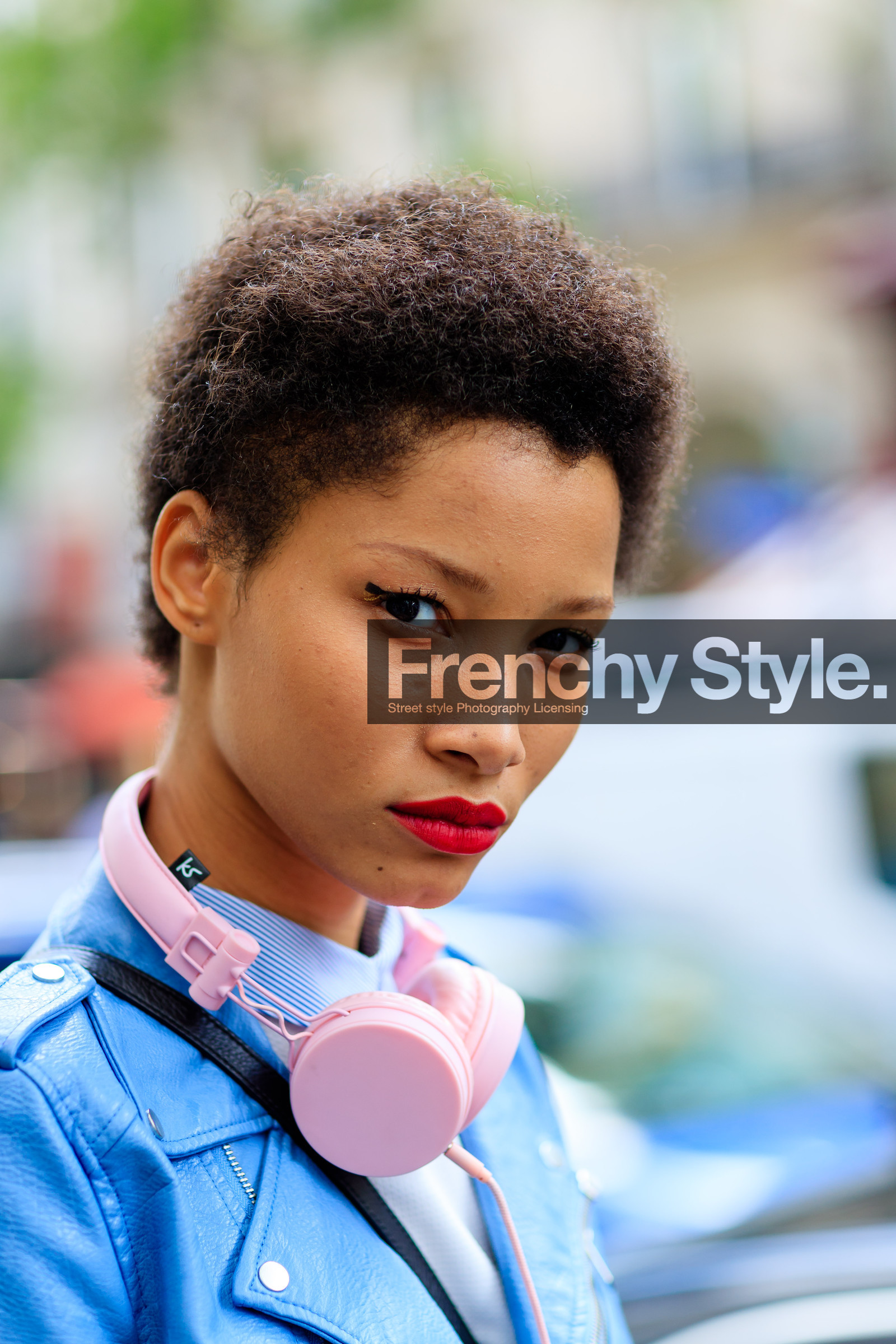 AUTUMN WINTER 2016-2017, AW 16-17, blue jacket, detail, eyeliner, FALL WINTER 2016-2017, fashion week, frenchystyle, FW, FW 16-17, HAUTE COUTURE, headphones, jonathan paciullo, leather jacket, leather perfecto, lineisy montero, MENSWEAR, model, PARIS, PFW, portrait, red lips, street style, vertical