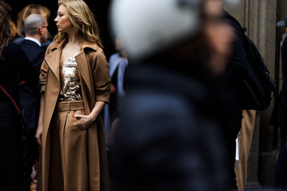 atmosphere details, AUTUMN WINTER 2016-2017, AW 16-17, brown coat, brown pants, camel coat, camel pants, detail, FALL WINTER 2016-2017, fashion week, frenchystyle, FW, FW 16-17, golden top, horizontal, jonathan paciullo, LFW, LONDON, MENSWEAR, natalie dormer, street style, trousers