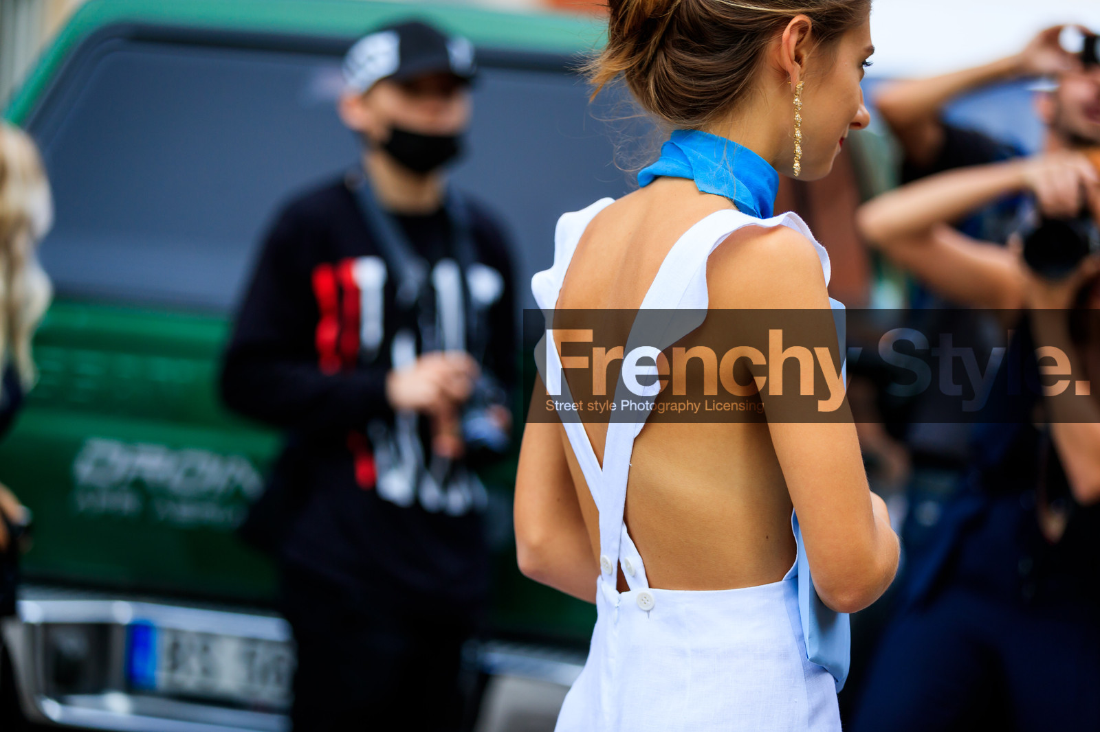 atmosphere details, back detail, blue bandana, detail, earrings, fashion week, frenchystyle, FW, horizontal, jenny walton, jonathan paciullo, MFW, MILAN, open back, SPRING SUMMER 2017, SS 17, street style, white dress