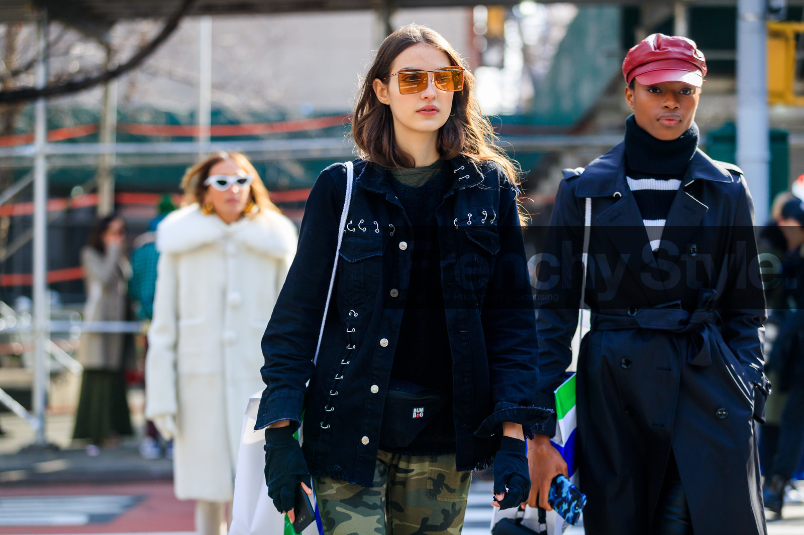 black gloves, black jacket, black sweater, camo pants, camouflage, fanny pack, graphic pants, green pants, printed pants, red hat, sunglasses, trench coat, trousers, turtleneck sweater, street style, jonathan paciullo, FW, frenchystyle, fashion week, NYFW, NEW YORK, AUTUMN WINTER 2018-2019, AW 18-19, FALL WINTER 2018-2019, FW 18-19, atmosphere details, horizontal, detail, model