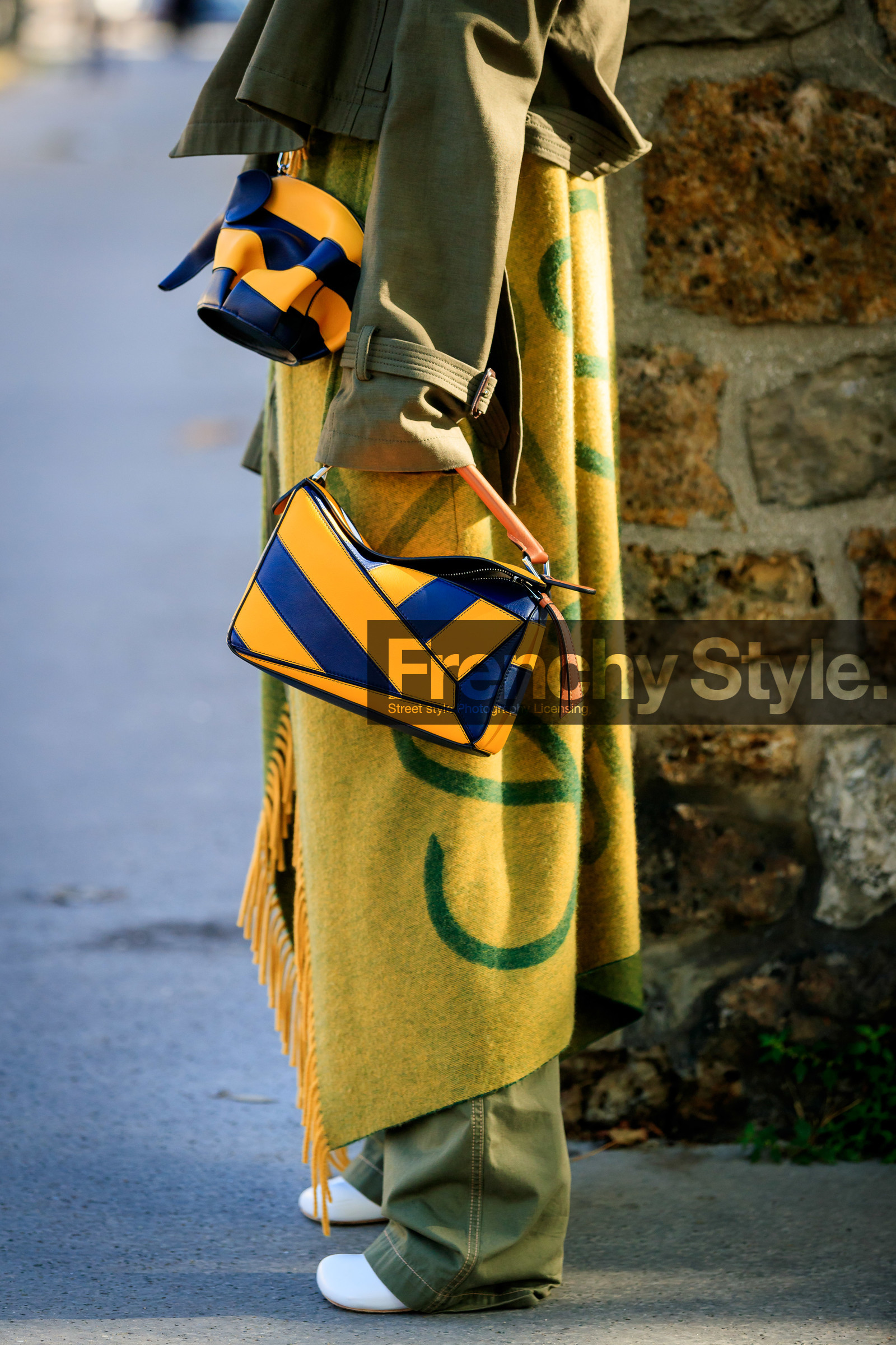thora valdimars, loewe bag, loewe coat, bag detail, navy blue leather bag, striped bag, yellow leather bag, animal shape bag, kaki coat, kaki pants, yellow coat, woolen scarf, hand bag, fashion week, frenchystyle, FW, jonathan paciullo, street style, SPRING SUMMER 2020, SS 20, PFW, PARIS, vertical, atmosphere details, detail