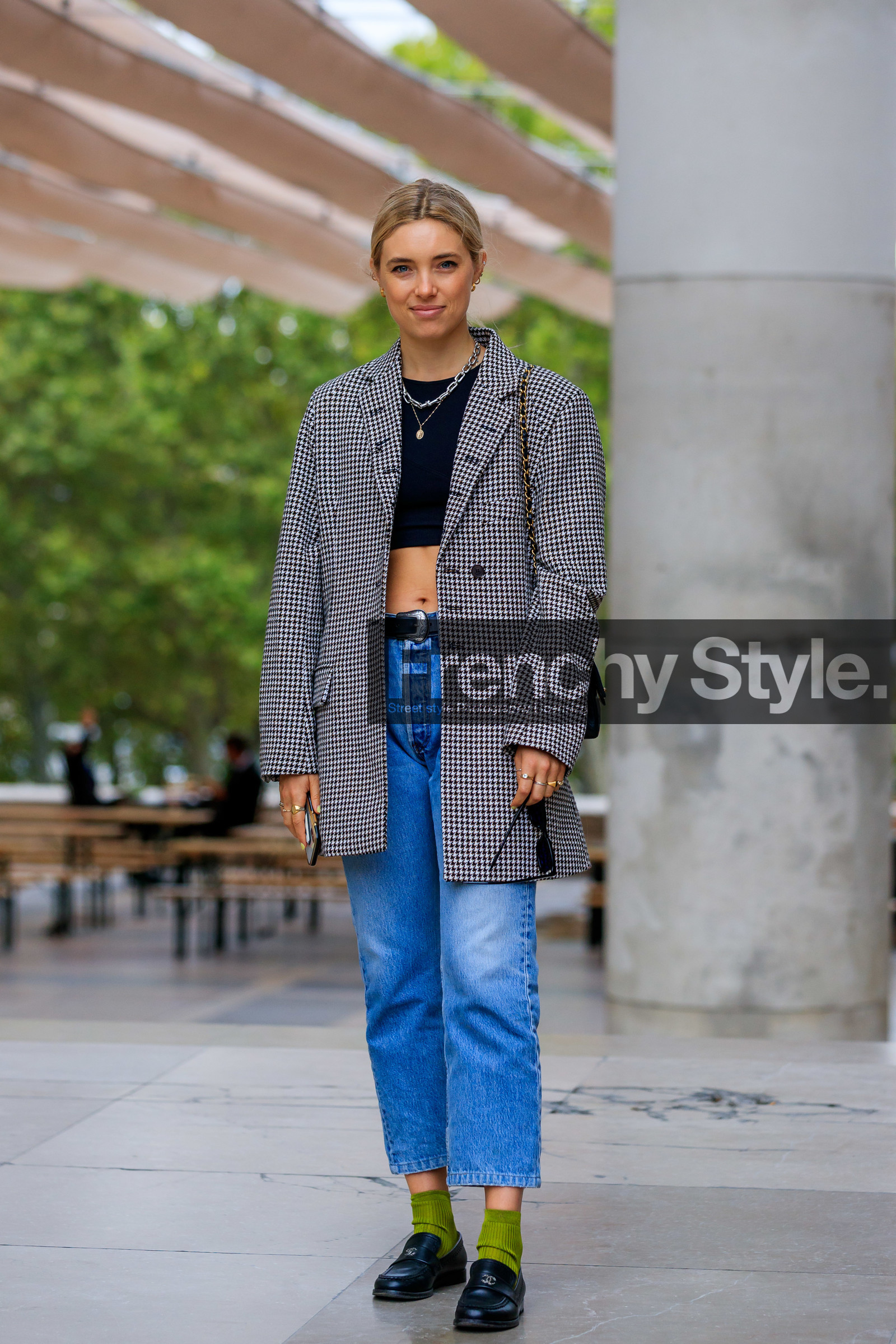 aemilia madden, blue jeans, green socks, lurex socks, chanel shoes, black leather loafers, oversize jacket, white jacket, black jacket, houndstooth printed jacket, long jacket, black top, black sunglasses, black leather belt, cropped top, multi earrings, golden earrings, mini earrings, stone earrings, mini hoop earrings, multi necklace, silvered necklace, chain necklace, big chain necklace, cowboy belt, fashion week, frenchystyle, FW, jonathan paciullo, street style, SPRING SUMMER 2020, SS 20, PFW, PARIS, vertical, full length