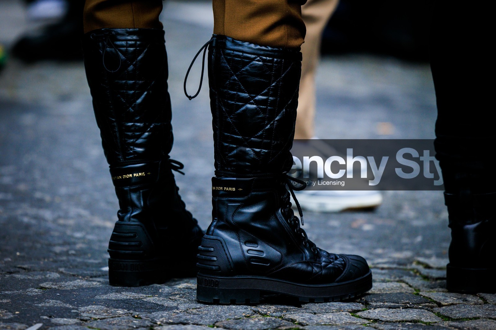 menswear, fashion week, frenchystyle, FW, jonathan paciullo, street style, PFW, PARIS, FALL WINTER 2022-2023, AUTUMN WINTER 2022-2023, FW 22-23, atmosphere details, detail, horizontal
