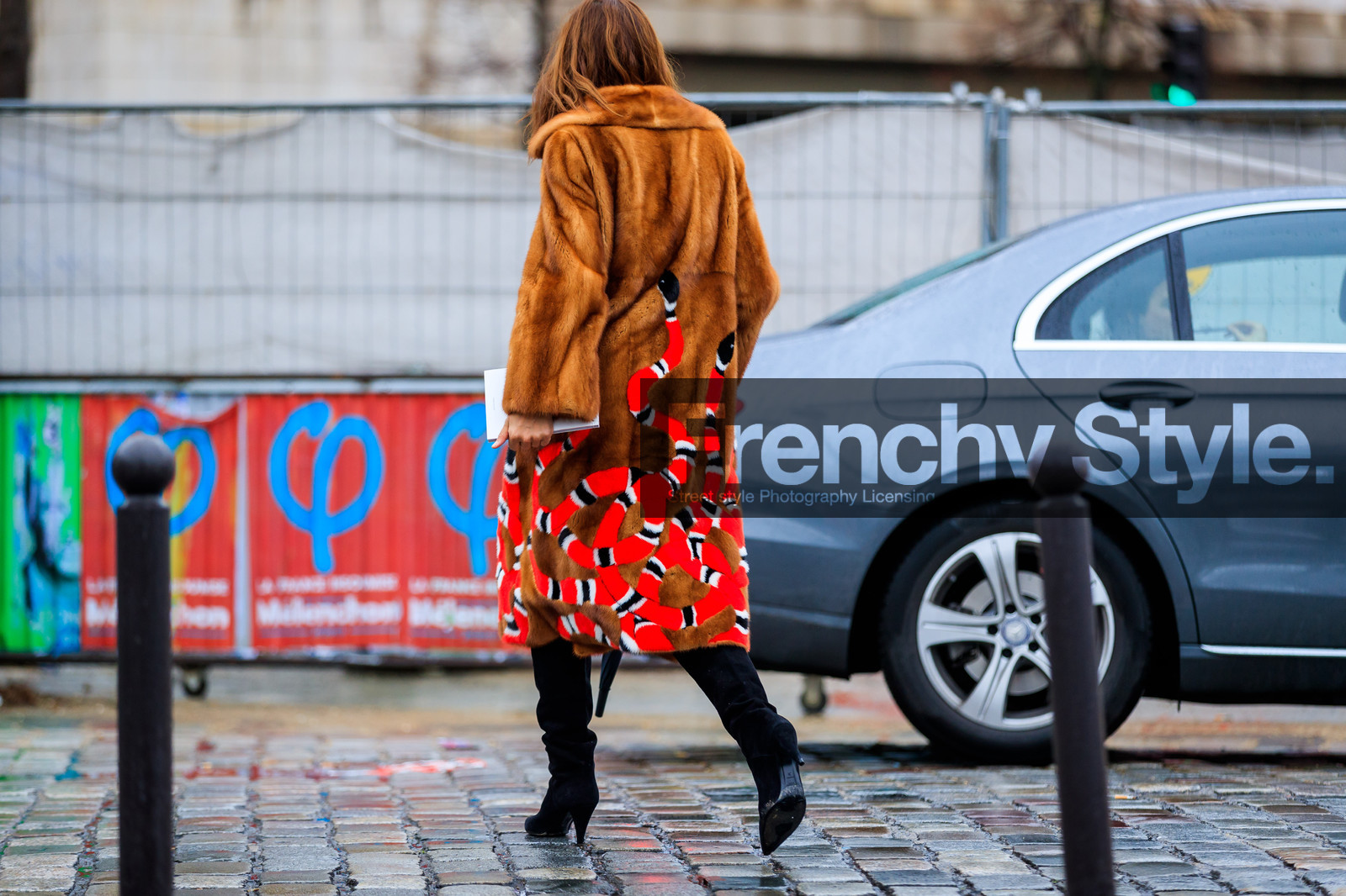 atmosphere details, AUTUMN WINTER 2017-2018, AW 17-18, back detail, black shoes, brown coat, brown fur, Christine Centenera, detail, FALL WINTER 2017-2018, fashion week, frenchystyle, Fur coat, FW, FW 17-18, gucci, high heels, horizontal, jonathan paciullo, leather shoes, PARIS, PFW, printed coat, street style