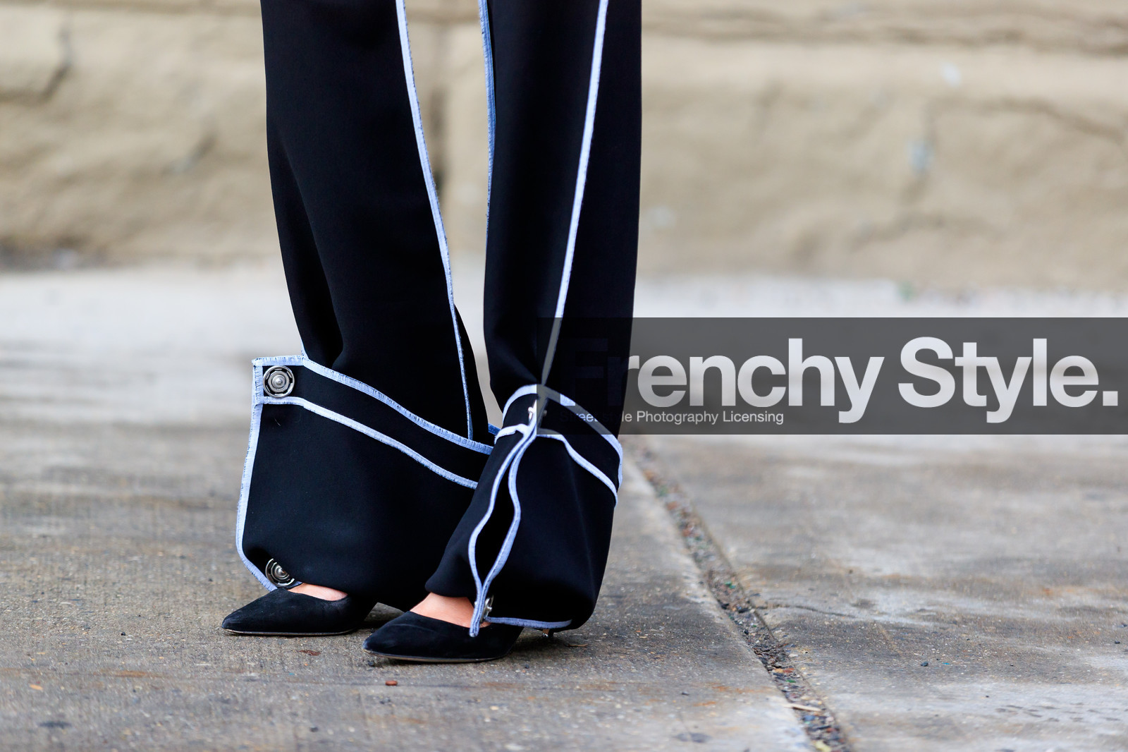 atmosphere details, AUTUMN WINTER 2017-2018, AW 17-18, black and white, black pants, black shoes, detail, FALL WINTER 2017-2018, fashion week, frenchystyle, FW, FW 17-18, graphic pants, high heels, horizontal, jonathan paciullo, leather shoes, NEW YORK, NYFW, street style, suede shoes, trousers, wide pants
