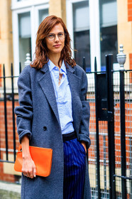 atmosphere details, aymeline valade, blue pants, blue shirt, detail, fashion week, frenchystyle, FW, graphic pants, graphic shirt, grey coat, jonathan paciullo, jw anderson, leather bag, LFW, LONDON, model, printed pants, printed shirt, red clutch, SPRING SUMMER 2018, SS 18, street style, striped pants, striped shirt, trousers, vertical