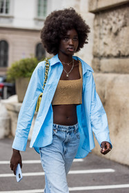 beige crop top, crop top, denim, jean, large jean, light blue, low waist pants, ribbed crop top, shirt, silver necklace, yellow bag, chain bag, fashion week, frenchystyle, FW, jonathan paciullo, street style, SPRING SUMMER 2022, SS 22, MFW, MILAN, vertical, atmosphere details