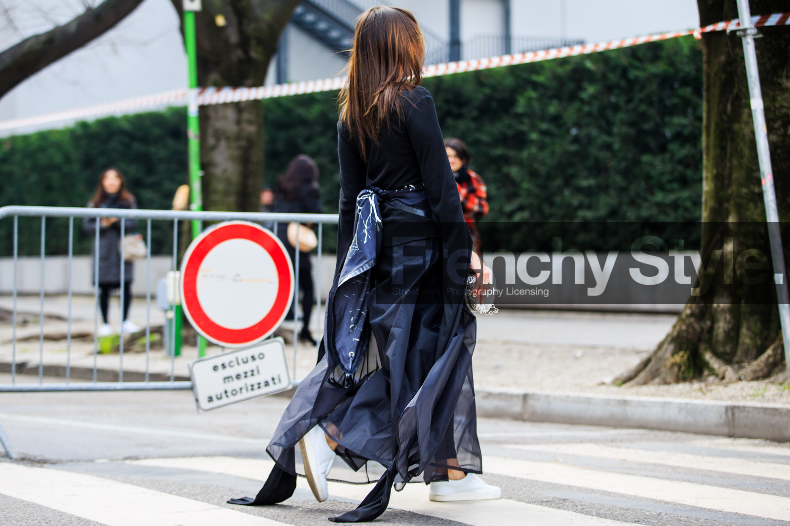 atmosphere details, AUTUMN WINTER 2016-2017, AW 16-17, back detail, black leggings, black skirt, black top, detail, FALL WINTER 2016-2017, fashion week, frenchystyle, FW, FW 16-17, horizontal, jonathan paciullo, layers, leather sneakers, LFW, LONDON, MENSWEAR, street style, sunglasses, white sneakers