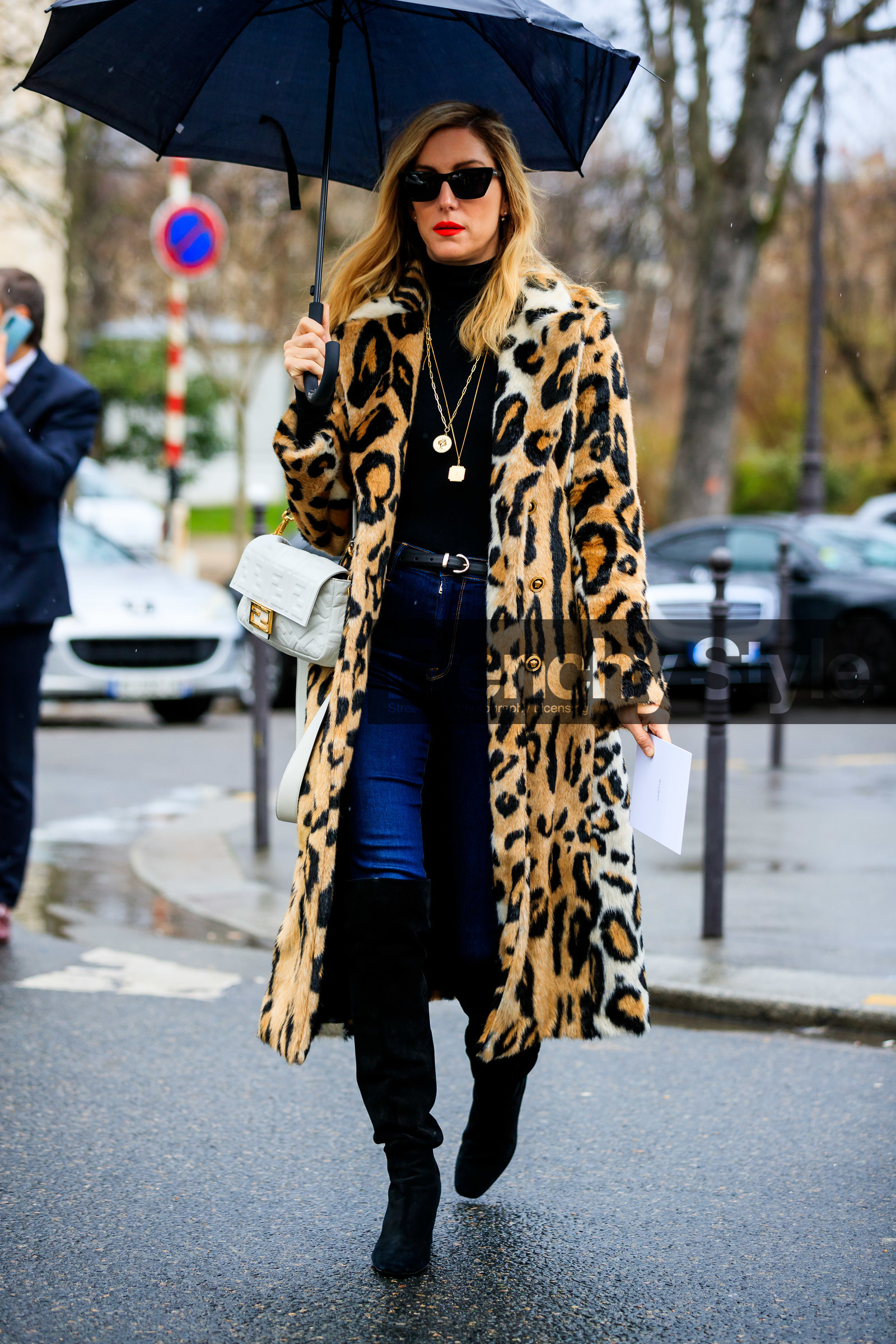 joanna hillman, fur coat, leopard printed coat, saint laurent sunglasses, black sunglasses, butterfly sunglasses, white leather bag, monogrammed bag, fendi bag, versace coat, blue jeans, denim, high boots, black suede boots, black pullover, golden necklace, long necklace, multi necklace, charms necklace, fashion week, frenchystyle, FW, jonathan paciullo, street style, PFW, PARIS, AUTUMN WINTER 2020-2021, FALL WINTER 2020-2021, FW 20-21, vertical, atmosphere details, detail