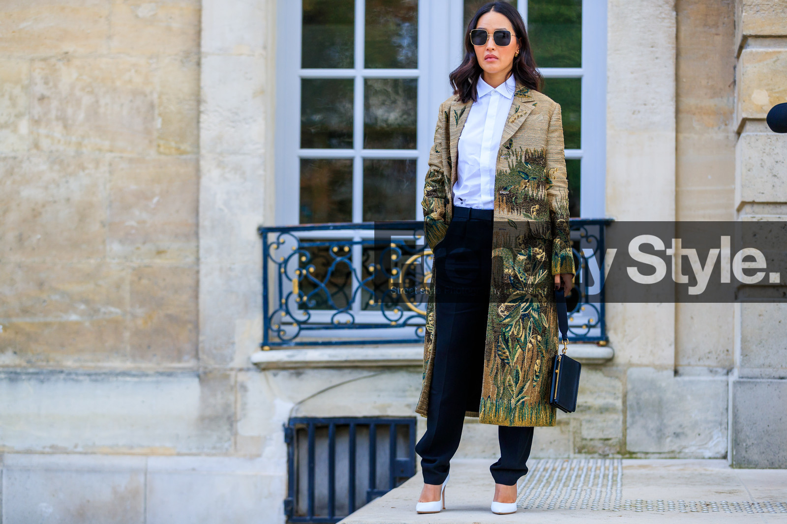 atmosphere details, beige coat, black bag, black pants, embroidered coat, fashion week, floral, flowers, frenchystyle, full length, FW, graphic jacket, high heels, horizontal, jonathan paciullo, leather bag, leather shoes, nicole warne, PARIS, PFW, printed jacket, SPRING SUMMER 2018, SS 18, street style, sunglasses, trousers, white shirt, white shoes