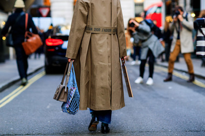 beige coat, black shoes, blue bag, blue denim, denim pants, fishnet, grey bag, jeans, leather bag, leather shoes, loewe, trench coat, fashion week, frenchystyle, FW, jonathan paciullo, street style, LFW, LONDON, AUTUMN WINTER 2018-2019, AW 18-19, FALL WINTER 2018-2019, FW 18-19, horizontal, atmosphere details, detail, sylvia haghjoo