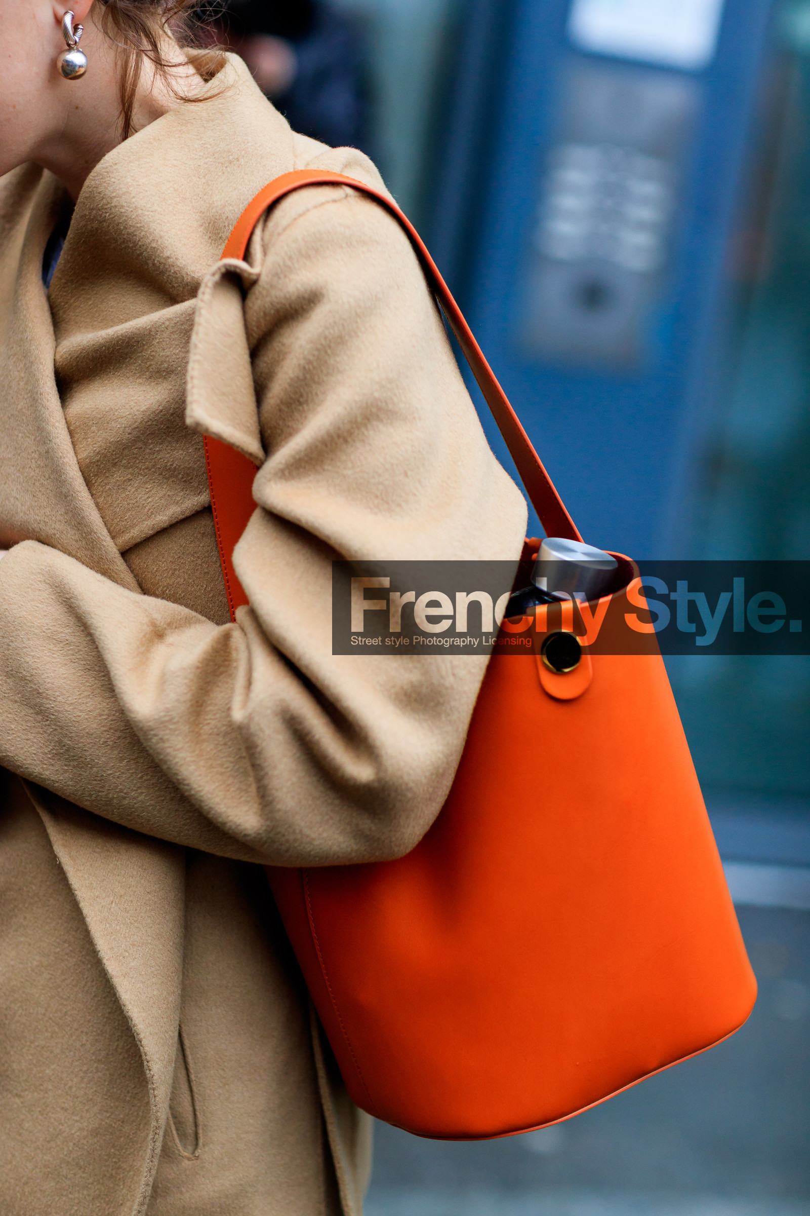 camel coat, leather bag, orange bag, street style, jonathan paciullo, FW, frenchystyle, fashion week, LFW, LONDON, AUTUMN WINTER 2018-2019, AW 18-19, FALL WINTER 2018-2019, FW 18-19, vertical, atmosphere details, detail