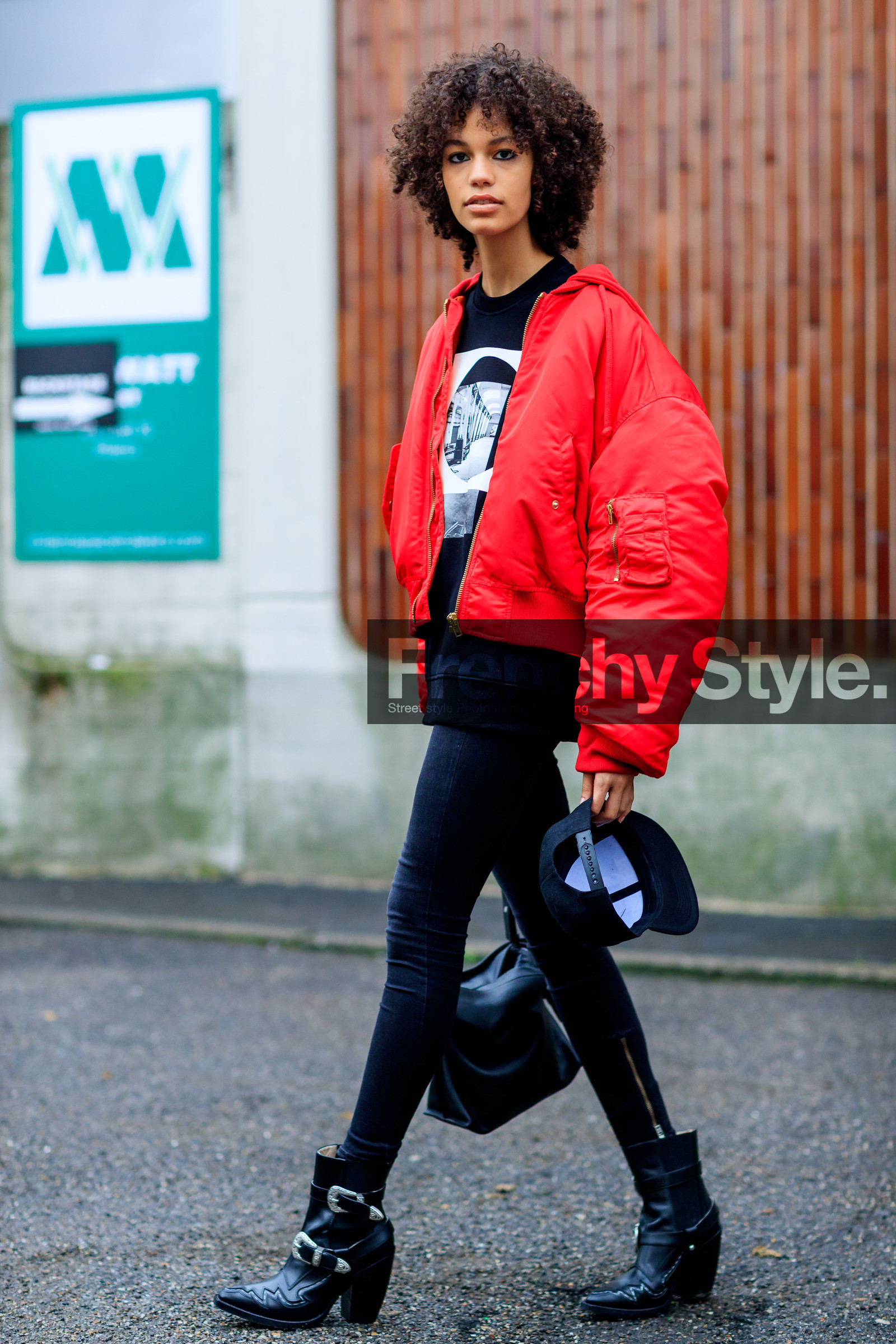 AUTUMN WINTER 2017-2018, AW 17-18, black bag, black boots, black cap, black pants, black shoes, black t shirt, bomber jacket, cowboy boots, FALL WINTER 2017-2018, fashion week, frenchystyle, full length, FW, FW 17-18, high heels, jonathan paciullo, leather bag, leather shoes, MFW, MILAN, model, printed t shirt, red jacket, shelby hayes, street style, trousers, vertical