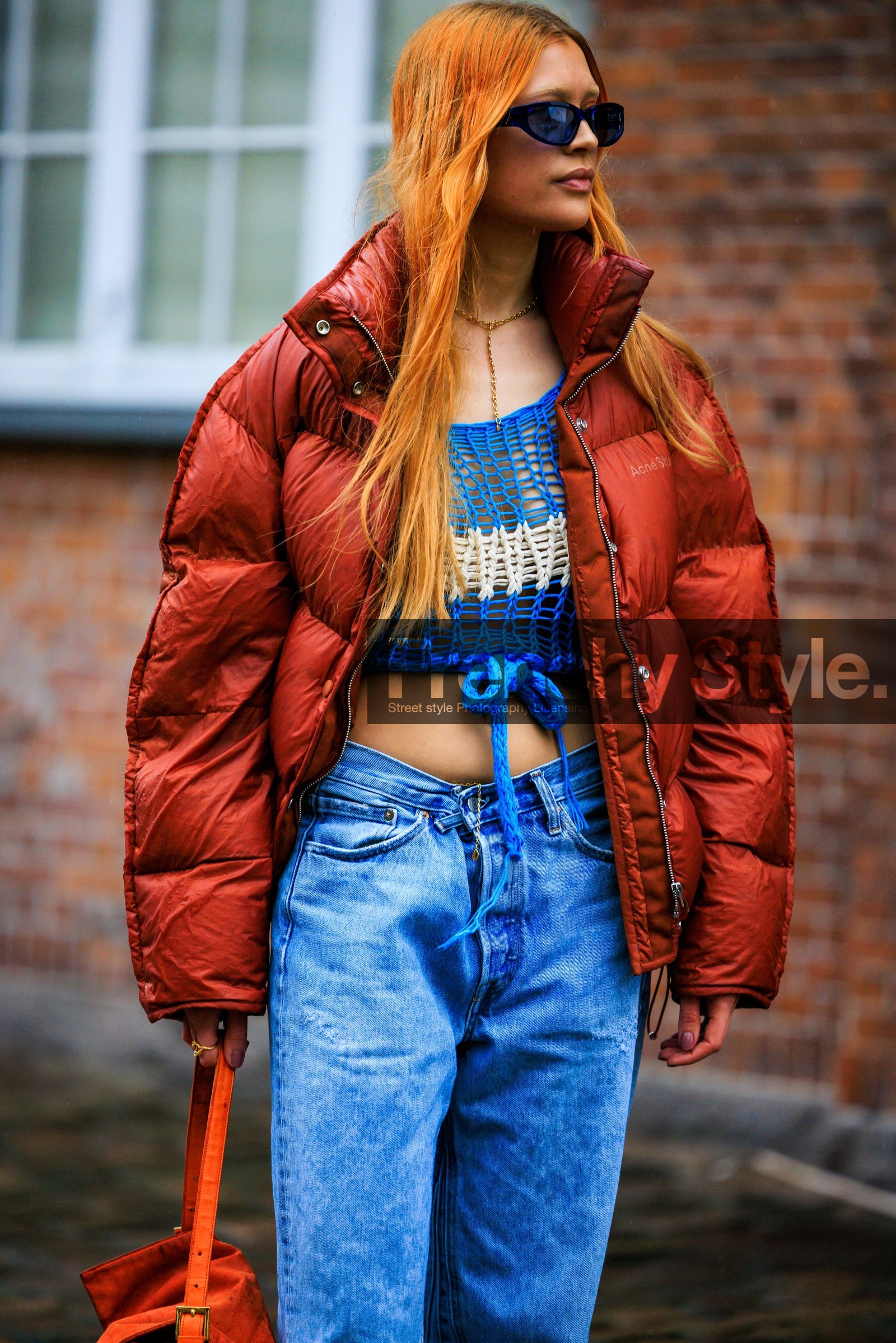 orange hair, dyed hair, blue sunglasses, red jacket, winter jacket, cropped jacket, blue jumper, knitted jumper, cropped jumper, knitwear, blue jeans, low rise jeans, fashion week, frenchystyle, FW, jonathan paciullo, street style, CPH, COPENHAGEN, AUTUMN WINTER 2022-2023, FALL WINTER 2022-2023, FW 22-23, vertical, atmosphere details, detail