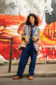 assymetric dress, light green dress, black shorts, black top, leather jacket, duales toned jacket, white jacket, serpent dress, black boots, street style, jonathan paciullo, FW, frenchystyle, fashion week, AUTUMN WINTER 2022-2023, FALL WINTER 2022_2023, FW 22-23, PFW, PARIS, full length, vertical, cut out dress