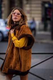 brown coat, coat, pink sunglasses, sleveless coat, suedine coat, sunglasses, fashion week, frenchystyle, FW, jonathan paciullo, street style, PFW, PARIS, SPRING SUMMER 2022, SS 22, vertical, atmosphere details