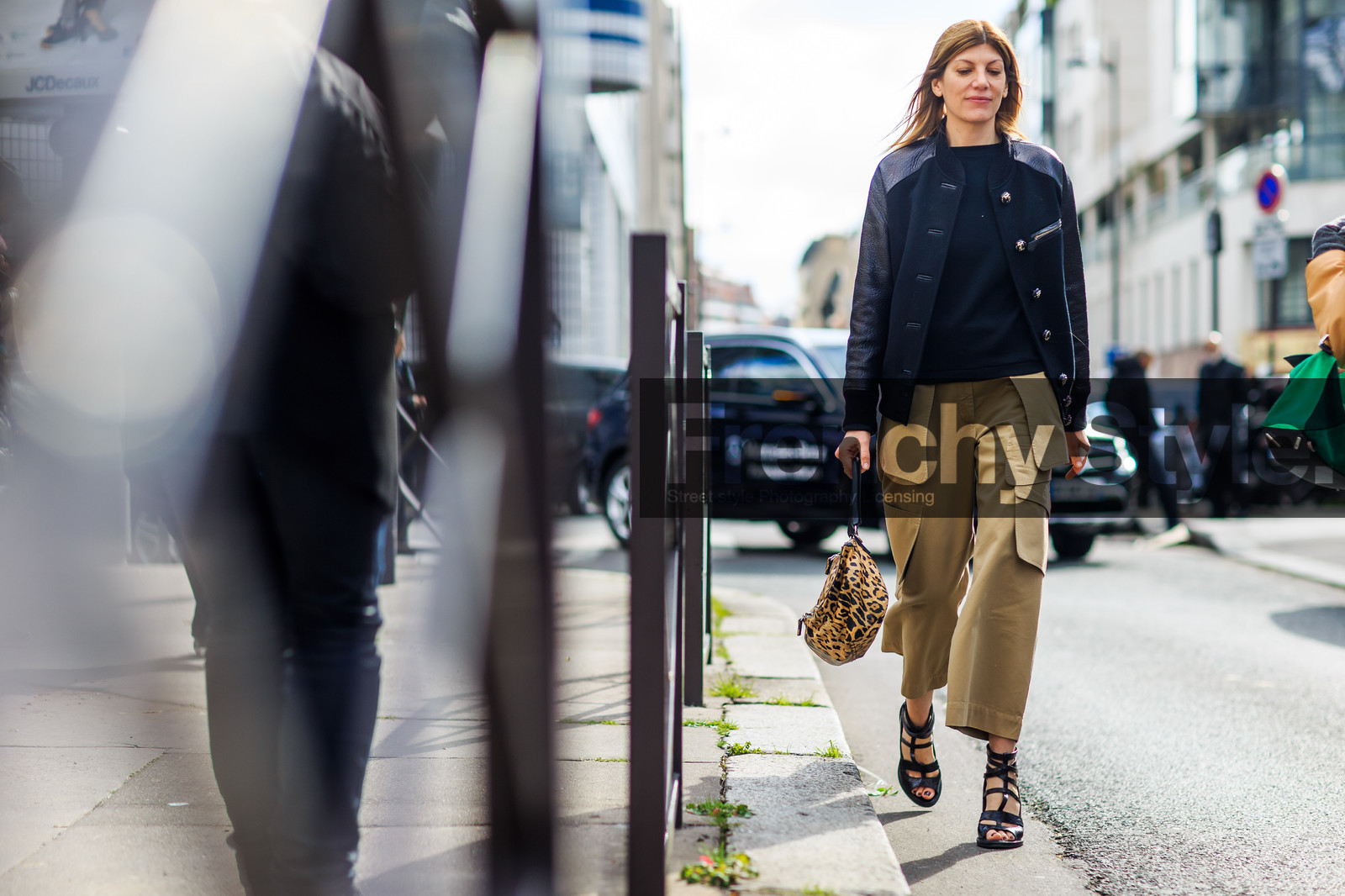 animal print, atmosphere details, AUTUMN WINTER 2016-2017, AW 16-17, beige pants, black jacket, cargo pants, detail, FALL WINTER 2016-2017, fashion week, frenchystyle, FW, FW 16-17, high heels, horizontal, jonathan paciullo, leather bag, leather shoes, leopard print, PARIS, PFW, printed bag, street style, teddy jacket