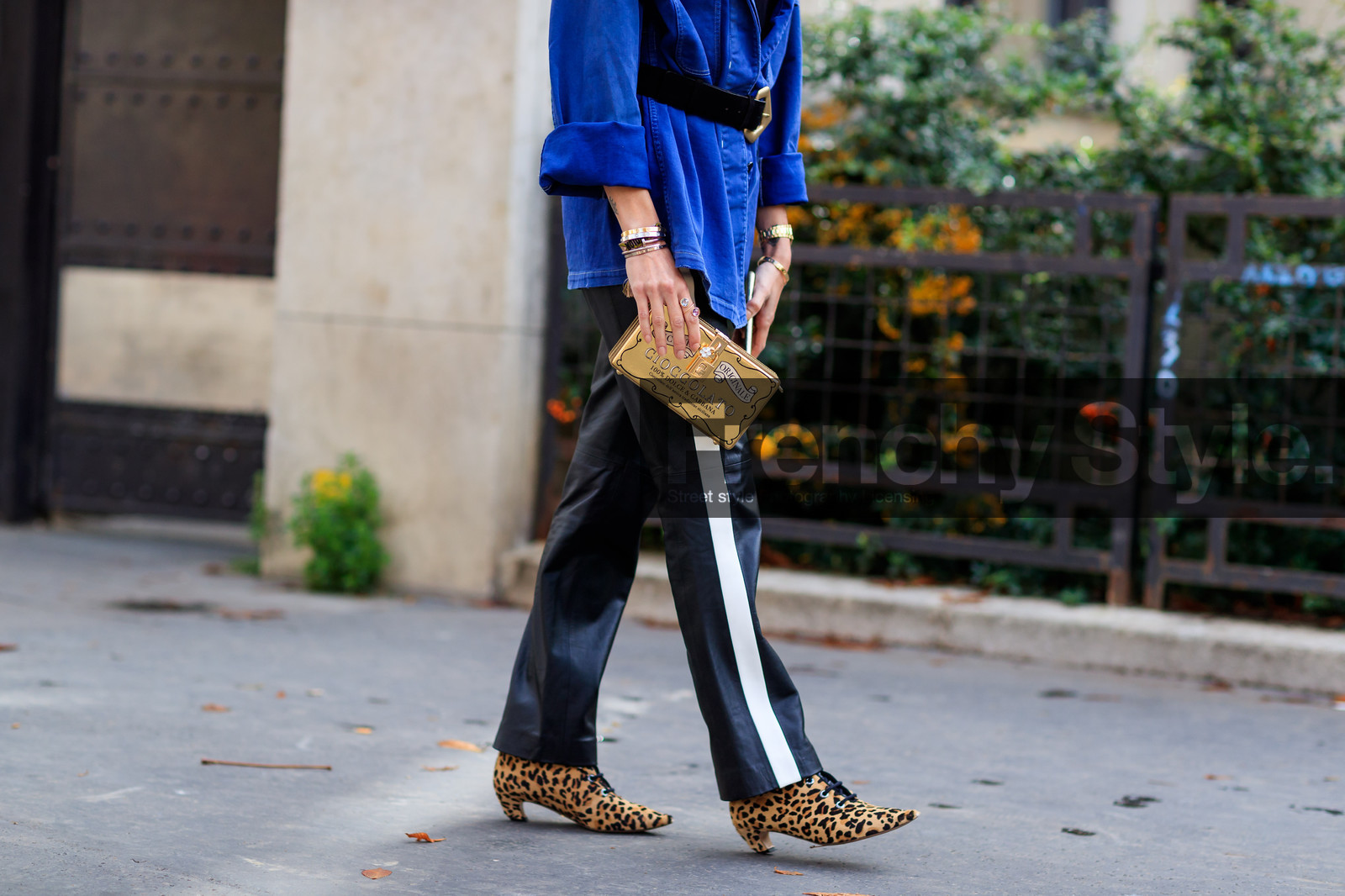 animal print, atmosphere details, black belt, black pants, blue jacket, brown shoes, detail, fashion week, frenchystyle, FW, gold bag, graphic bag, graphic pants, high heels, horizontal, jonathan paciullo, leather bag, leather pants, leather shoes, leopard print, PARIS, PFW, printed bag, printed pants, printed shoes, SPRING SUMMER 2018, SS 18, street style, striped pants, trousers, helena bordon