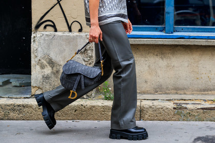 grey leather pants, loose pants, flare pants, black leather boots, big sole boots, laced boots, flat boots, dior bag, dior pants, dior saddle bag, dior total look, prada boots, prada shoes, grey bag, monogrammed bag, logo printed bag, bag detail, close up detail, legs detail, fashion week, frenchystyle, FW, jonathan paciullo, street style, PFW, PARIS, SPRING SUMMER 2022, SS 22, horizontal, atmosphere details, detail