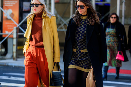 jen wonders, gucci dress, bottega veneta bag, camel leather bag, navy blue dress, golden dress, monogrammed dress, knit dress, knitwear, mini dress, black tights, black coat, gucci sunglasses, aviator sunglasses, scale sunglasses, big sunglasses, yellow leather trench coat, light beige leather trenchcoat, orange pants, orange pullover, tailored pants, loose pants, turtleneck pullover, black leather bag, celine bag, animal skin bag, hand bag, black sunglasses, metalic frame sunglasses, fashion week, frenchystyle, FW, jonathan paciullo, street style, FALL WINTER 2020-2021, AUTUMN WINTER 2020-2021, FW 20-21, horizontal, atmosphere details, detail, NYFW, NEW YORK