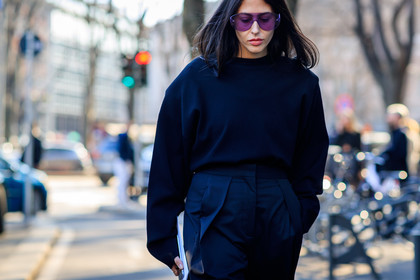 atmosphere details, AUTUMN WINTER 2017-2018, AW 17-18, black pants, black sweater, detail, FALL WINTER 2017-2018, fashion week, frenchystyle, FW, FW 17-18, gilda ambrosio, horizontal, jonathan paciullo, MFW, MILAN, street style, sunglasses, tone on tone, total look black, trousers