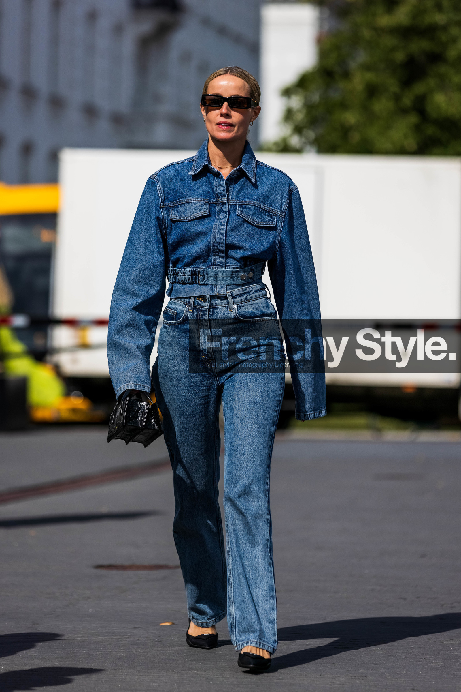 Cecilie Thorsmark, denim, denim jacket, denim shirt, denim total look, blue shirt, blue jeans, high waist jeans, black sunglasses, square shape glasses, flare jeans, black leather bag, hand bag, mini bag, animal skin bag, fashion week, frenchystyle, FW, jonathan paciullo, street style, SPRING SUMMER 2022, SS 22, COPENHAGEN, CPHFW, vertical, full length