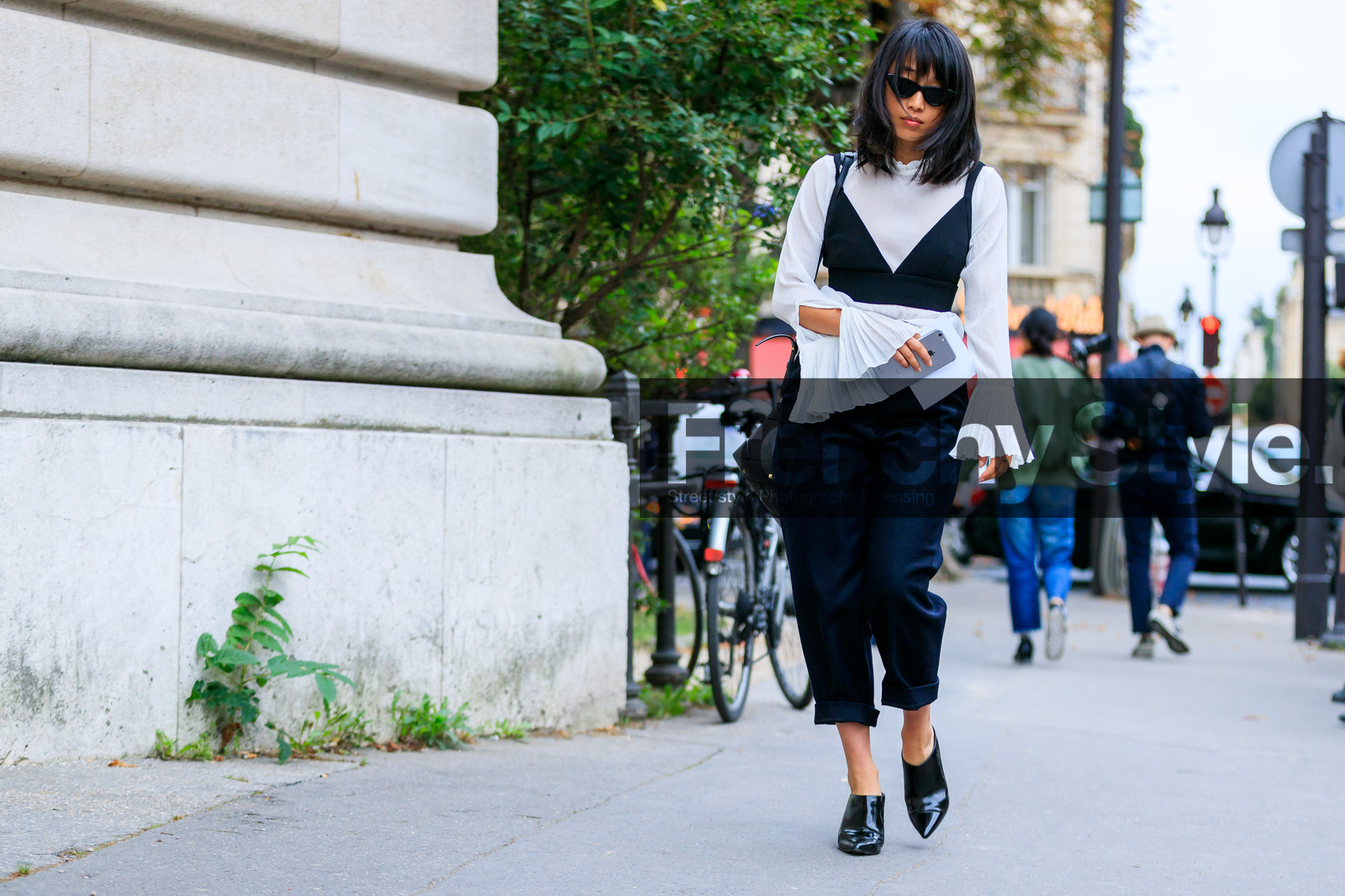 atmosphere details, black bag, black bra, black pants, black shoes, crop top, fashion week, frenchystyle, full length, FW, horizontal, jonathan paciullo, leather bag, leather shoes, margaret zhang, PARIS, PFW, ruffle, SPRING SUMMER 2017, SS 17, street style, sunglasses, trousers, white shirt