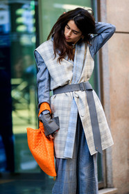 chiara totire, checked coat, checked jacket, checked shirt, checked pants, light beige coat, grey jacket, grey pants, grey belt, belted coat, sleeveless coat, orange leather bag, bottega veneta bag, plaited bag, plaited leather bag, fashion week, frenchystyle, FW, jonathan paciullo, street style, MFW, MILAN, AUTUMN WINTER 2020-2021, FALL WINTER 2020-2021, FW 20-21, vertical, atmosphere details, detail
