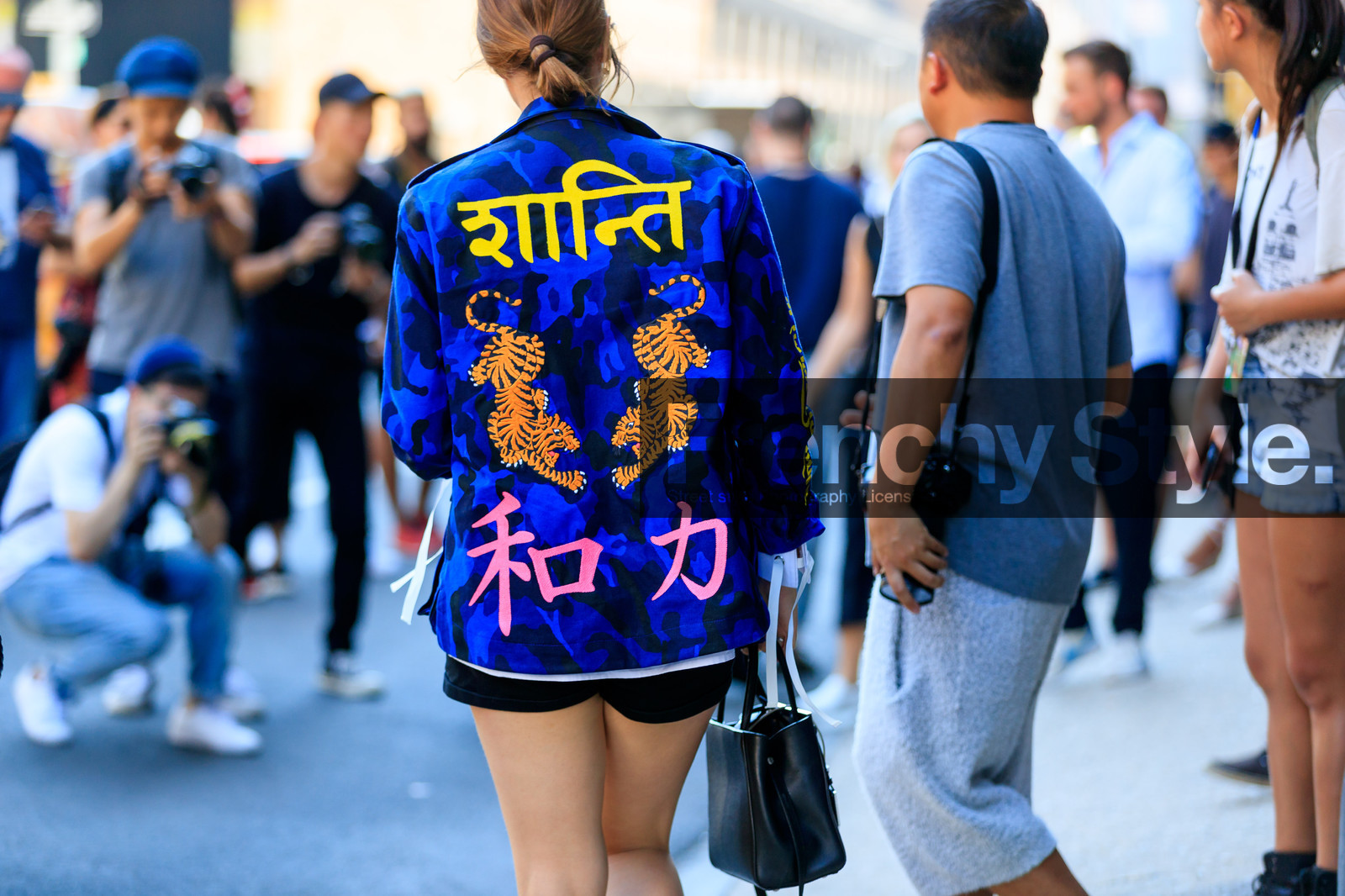 atmosphere details, back detail, black bag, black shorts, blue jacket, detail, embroidered jacket, fashion week, frenchystyle, FW, horizontal, japanese print, jonathan paciullo, leather bag, NEW YORK, NYFW, SPRING SUMMER 2017, SS 17, street style, woman