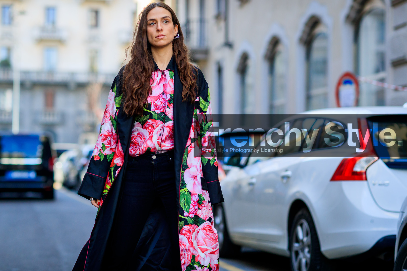 atmosphere details, AUTUMN WINTER 2017-2018, AW 17-18, black denim, black jacket, denim pants, detail, erika boldrin, FALL WINTER 2017-2018, fashion week, floral, flower, flowers, frenchystyle, FW, FW 17-18, graphic coat, graphic jacket, horizontal, jeans, jonathan paciullo, MFW, MILAN, pink jacket, pink shirt, printed coat, printed jacket, printed shirt, robe, street style, trousers