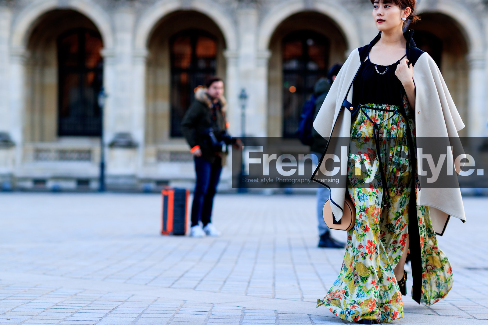 beige coat, black top, floral, flowers, green skirt, long skirt, over the shoulder, printed skirt, street style, jonathan paciullo, FW, frenchystyle, fashion week, PFW, PARIS, AUTUMN WINTER 2018-2019, FALL WINTER 2018-2019, FW 18-19, horizontal, atmosphere details