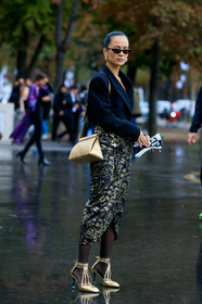 anna rosa vitiello, florrie thomas, chanel total look, chanel shoes, black leather skirt, black jacket, black tights, black sunglasses, chanel bag, chanel sunglasses, chanel skirt, golden skirt, golden bag, golden shoes, high heels shoes, quilted bag, mid long skirt, hoop earrings, golden earrings, monogrammed skirt, PARIS, PFW, SPRING SUMMER 2020, SS 20, fashion week, frenchystyle, FW, jonathan paciullo, street style, vertical, full length