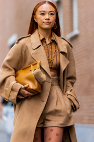beige coat, beige look, beige monochrome, beige short, camel bag, fendi, fendi bag, jewellery, monochrome, Niki Wu Jie, short, wool coat, fashion week, frenchystyle, FW, jonathan paciullo, street style, MFW, MILAN, SPRING SUMMER 2022, SS 22, vertical, atmosphere details, detail