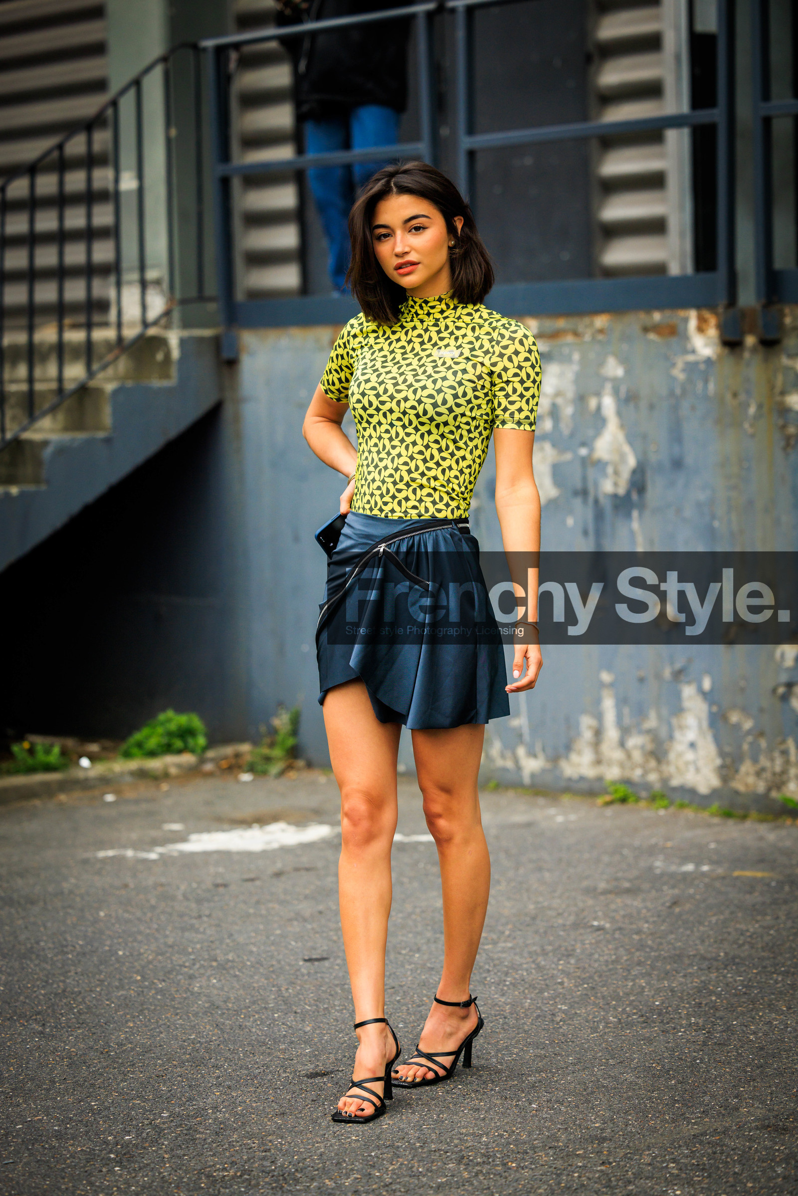 coperni top, yellow top, logo top, assymetric skirt, mini skirt, petrol blue skirt, coperni, black sandals, street style, jonathan paciullo, FW, frenchystyle, fashion week, AUTUMN WINTER 2022-2023, FALL WINTER 2022_2023, FW 22-23, PFW, PARIS, full length, vertical
