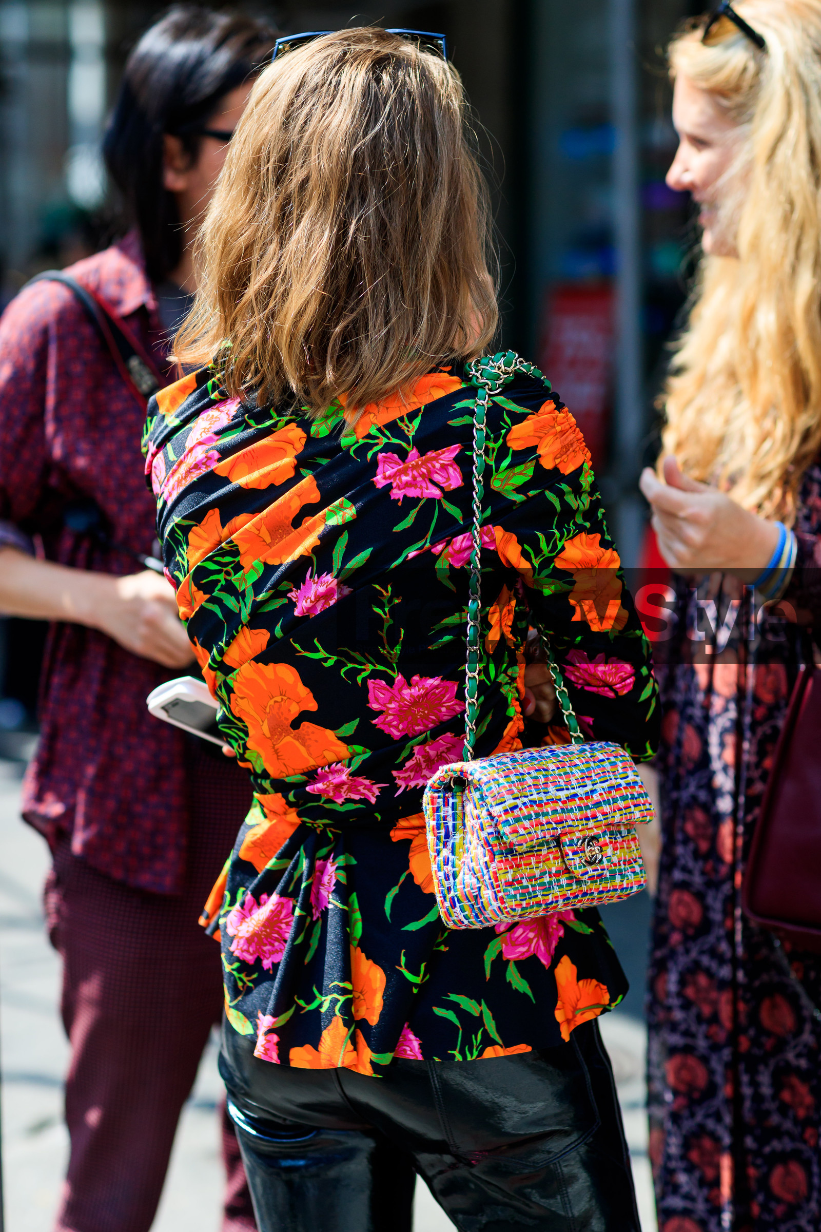 atmosphere details, back detail, balenciaga, black pants, chanel, detail, fashion week, floral, flowers, frenchystyle, FW, jonathan paciullo, leather bag, leather pants, multicolor bag, multicolor top, NEW YORK, NYFW, printed top, SPRING SUMMER 2018, SS 18, street style, trousers, tweed bag, vertical