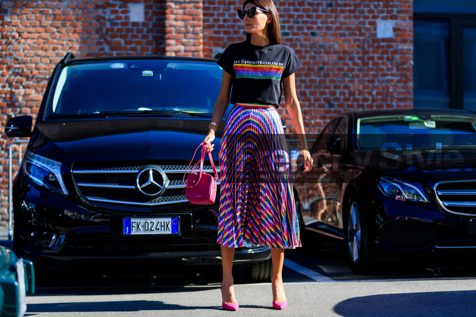 atmosphere details, black t shirt, detail, fashion week, frenchystyle, FW, giovanna battaglia, graphic skirt, high heels, horizontal, jonathan paciullo, leather bag, leather shoes, MFW, MILAN, multicolor skirt, pink bag, pink shoes, pleated skirt, printed skirt, printed t shirt, rainbow, SPRING SUMMER 2018, SS 18, street style, sunglasses
