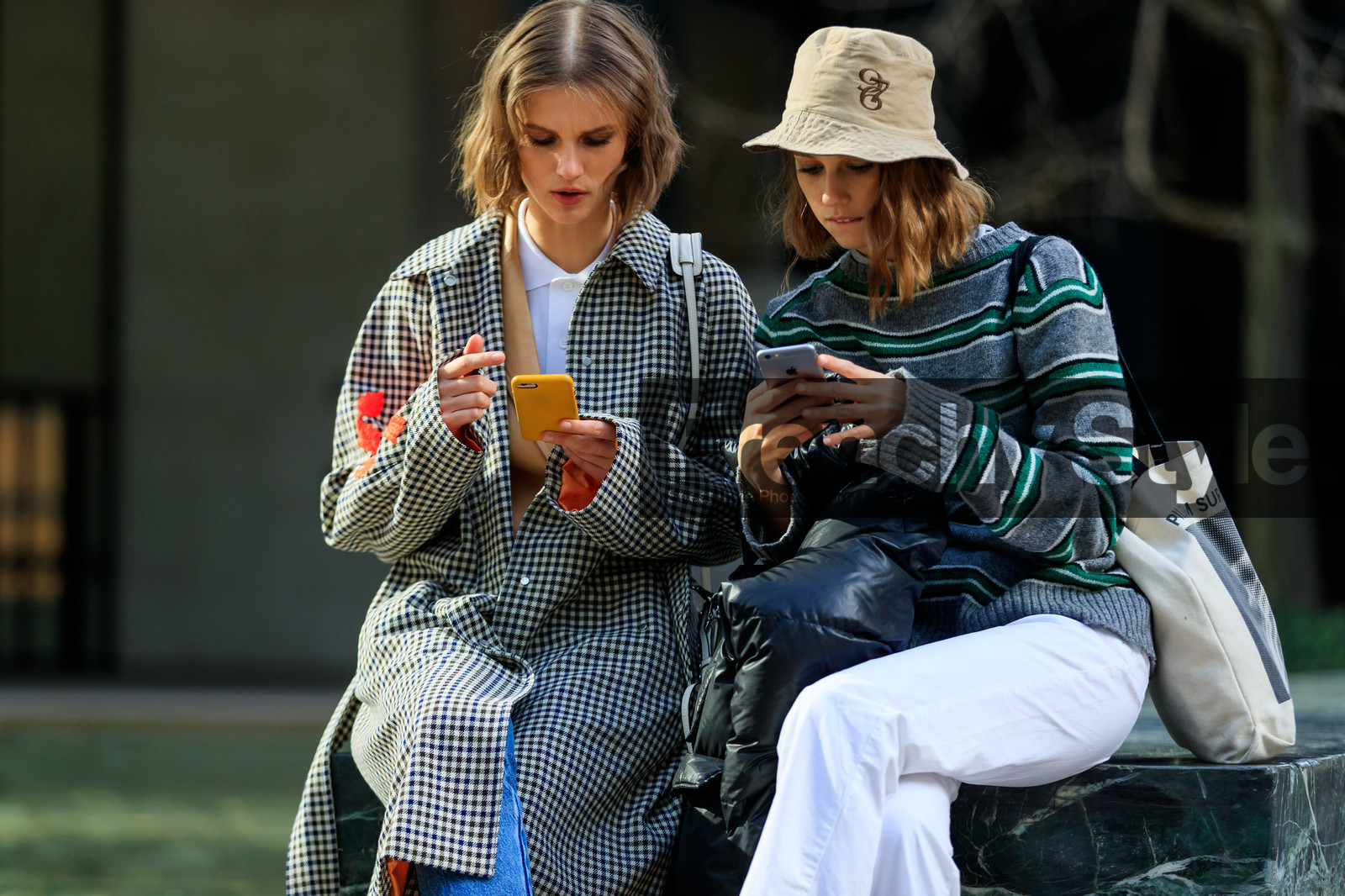 beige hat, black jacket, camel jacket, checked, denim pants, down jacket, gingham, graphic bag, graphic jacket, graphic sweater, grey sweater, jeans, leather jacket, plaid, printed bag, printed jacket, printed sweater, striped sweater, tote bag, trousers, white denim, white shirt, street style, jonathan paciullo, FW, frenchystyle, fashion week, NYFW, NEW YORK, AUTUMN WINTER 2018-2019, AW 18-19, FALL WINTER 2018-2019, FW 18-19, atmosphere details, horizontal, detail, model