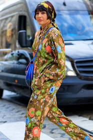 maria bernad, floral printed shirt, floral printed pants, floral print total look, silk shirt, silk pants, silk scarf, floral printed scarf, loose shirt, loose pants, pyjama look, brown shirt, brown pants, crossbody bag, blue leather bag, peter pilotto bag, platform shoes, camel leather shoes, wooden heels shoes, fashion week, frenchystyle, FW, jonathan paciullo, street style, MFW, MILAN, SPRING SUMMER 2020, SS 20