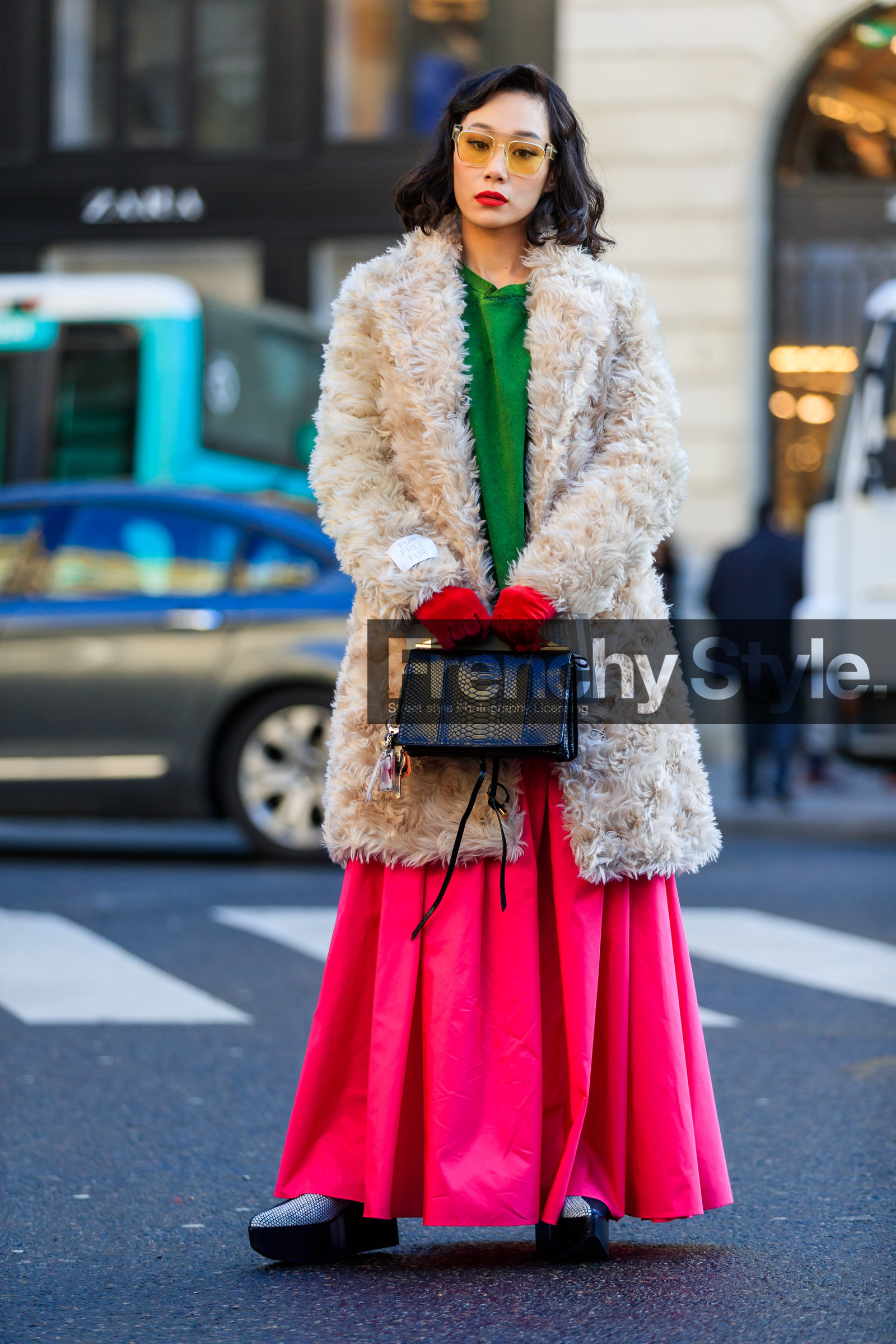 beige jacket, black bag, fur jacket, fuschia, green top, leather bag, leather shoes, natural fur, pink skirt, red gloves, sunglasses, street style, jonathan paciullo, FW, frenchystyle, fashion week, PFW, PARIS, AUTUMN WINTER 2018-2019, FALL WINTER 2018-2019, FW 18-19, vertical, full length, mademoiselle yulia
