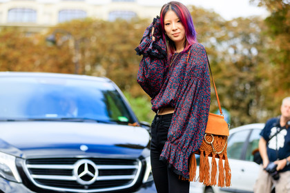 atmosphere details, black denim, camel bag, chloe, denim pants, detail, dyed hair, fashion week, floral, flower, frenchystyle, fringes, FW, horizontal, irene kim, jeans, jonathan paciullo, leather bag, PARIS, PFW, pink hair, pompons, printed shirt, purple shirt, SPRING SUMMER 2017, SS 17, street style, suede bag, trousers