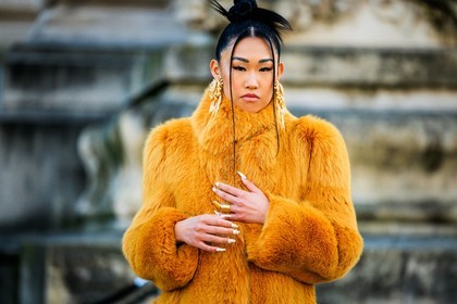 furry coat, yellow coat, red boots, metallic boots, highknee boots, golden earrings, schiaparelli, fashion week, frenchystyle, FW, jonathan paciullo, street style, PARIS, PFW, SPRING SUMMER 2022, SS 22, atmosphere details, detail, horizontal, jaime xie