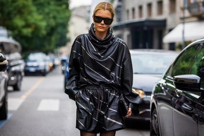 black pouch, black short, black sunglasses, black top, black turtleneck, earrings, leather short, leather top, oversize sunglasses, short, silver earrings, silver stripes, stass pouch, statement earrings, strass, striped short, striped top, stripes, sunglasses, top, turtleneck, fashion week, frenchystyle, FW, jonathan paciullo, street style, SPRING SUMMER 2022, SS 22, MFW, MILAN, atmosphere details, horizontal