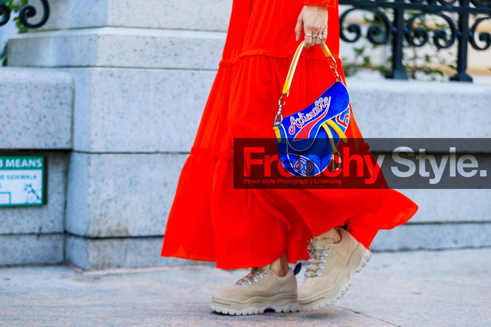 atmosphere details, beige sneakers, blue bag, christian dior, detail, fashion week, frenchystyle, FW, graphic bag, horizontal, jonathan paciullo, leather bag, long dress, NEW YORK, NYFW, printed bag, red dress, SPRING SUMMER 2018, SS 18, street style, veronika heilbrunner