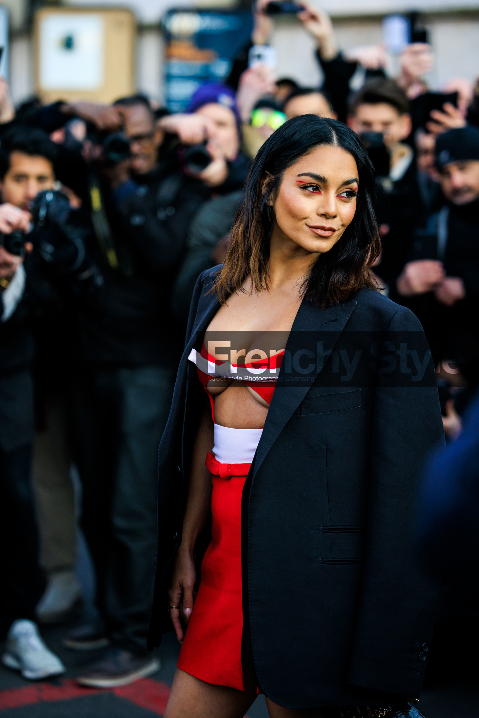 make up, red dress, mini dress, cut out dress, bow dress, black blazer, street style, jonathan paciullo, FW, frenchystyle, fashion week, AUTUMN WINTER 2022-2023, FALL WINTER 2022_2023, FW 22-23, PFW, PARIS, vertical, detail