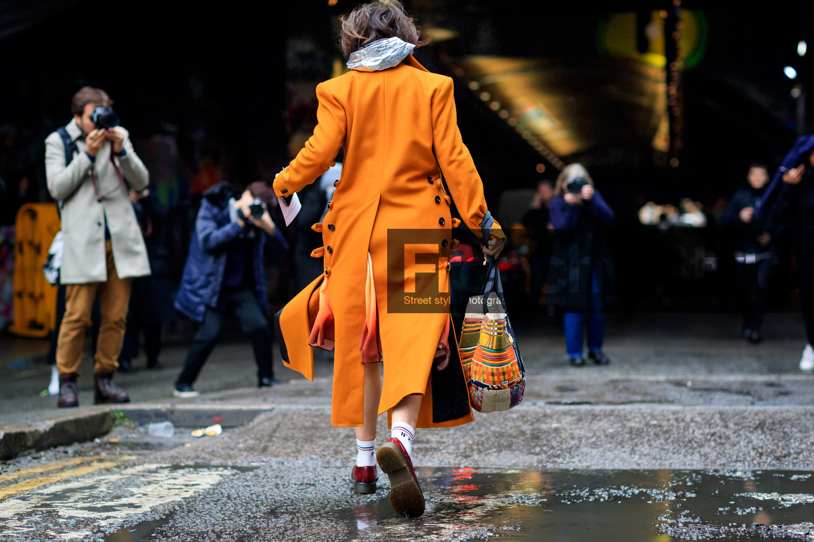 graphic bag, hood, leather bag, leather shoes, orange coat, patchwork, printed bag, red shoes, white socks, street style, jonathan paciullo, FW, frenchystyle, fashion week, LFW, LONDON, AUTUMN WINTER 2018-2019, AW 18-19, FALL WINTER 2018-2019, FW 18-19, horizontal, atmosphere details, full length, Tatiana Cotliar