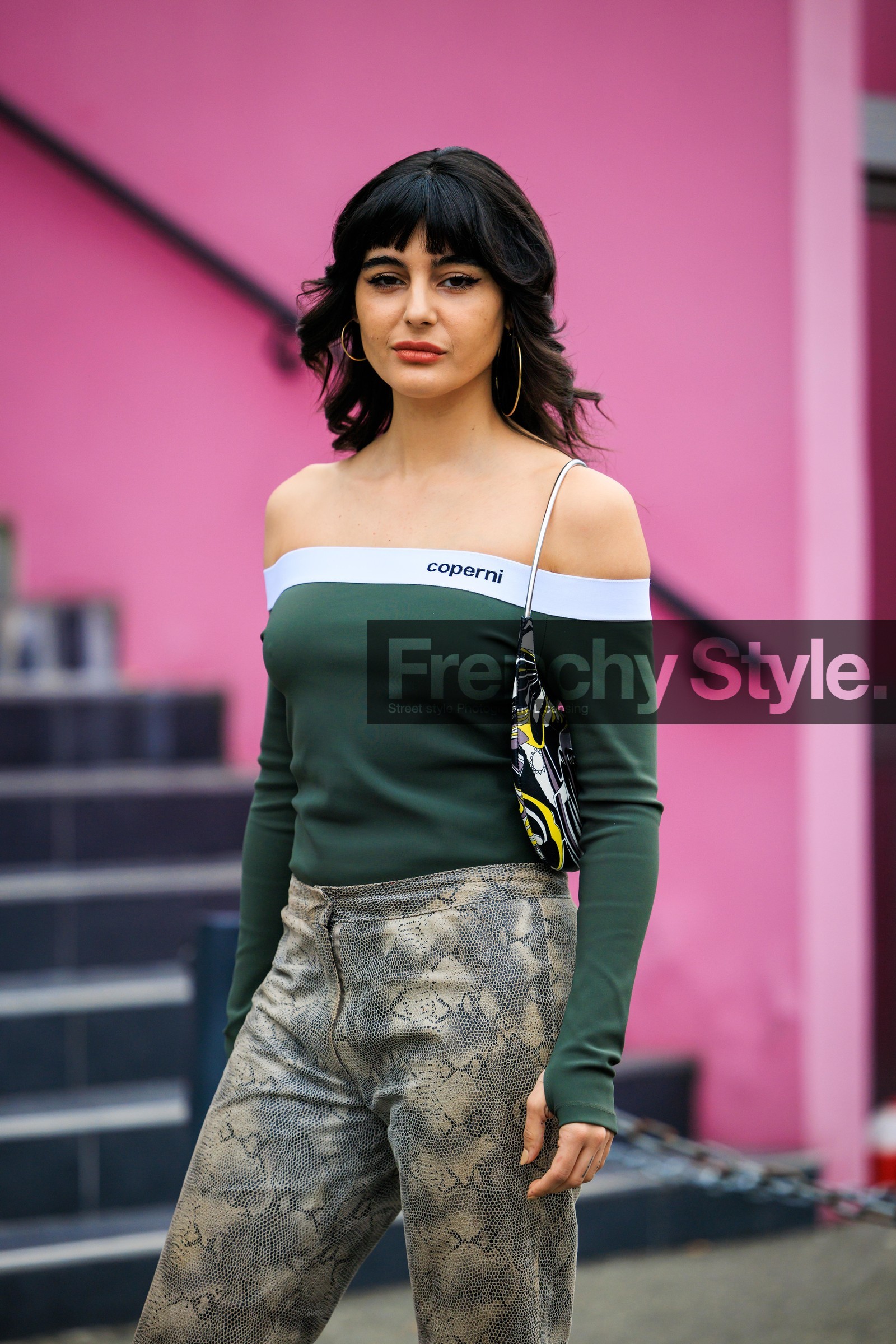 coperni top, green top, big loop earrings, snake pants, animal print pants, coperni bag, printed handbag, coperni, maria bernad, street style, jonathan paciullo, FW, frenchystyle, fashion week, AUTUMN WINTER 2022-2023, FALL WINTER 2022_2023, FW 22-23, PFW, PARIS, vertical, detail