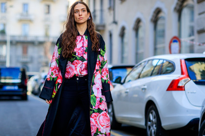 atmosphere details, AUTUMN WINTER 2017-2018, AW 17-18, black denim, black jacket, denim pants, detail, erika boldrin, FALL WINTER 2017-2018, fashion week, floral, flower, flowers, frenchystyle, FW, FW 17-18, graphic coat, graphic jacket, horizontal, jeans, jonathan paciullo, MFW, MILAN, pink jacket, pink shirt, printed coat, printed jacket, printed shirt, robe, street style, trousers